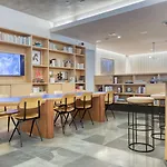 Hollywood Studio W Pool Concierge Nr Shops Lax-1088