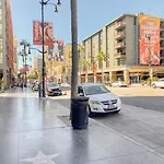 Hollywood Studio W Pool Concierge Nr Shops Lax-1088