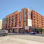 Hollywood Studio W Pool Concierge Nr Shops Lax-1088