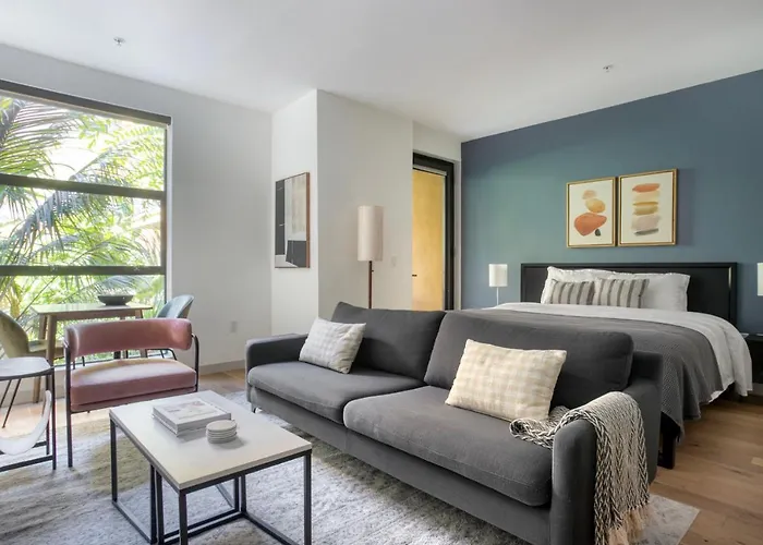 Hollywood Studio W Pool Concierge Nr Shops Lax-1088