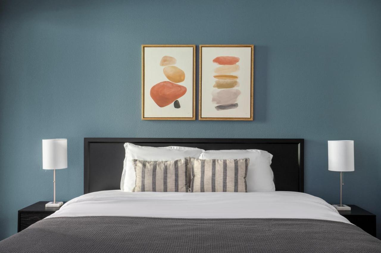 Apartment Hollywood W Pool Concierge Nr Shops Lax-1088
