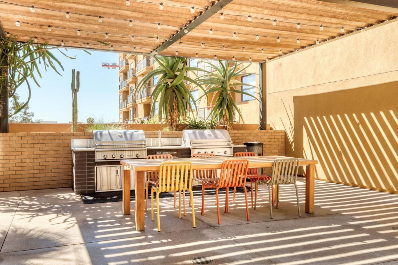 Apartment Hollywood W Pool Concierge Nr Shops Lax-1088